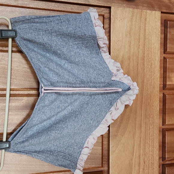 Victoria Secret Ribbed Ruffled Shorts - Picture 2 of 8